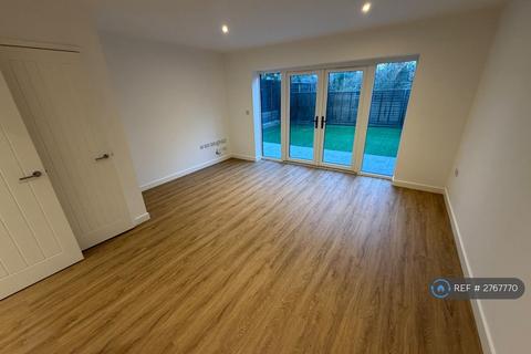 4 bedroom semi-detached house to rent, Rowner Road, Gosport, PO13