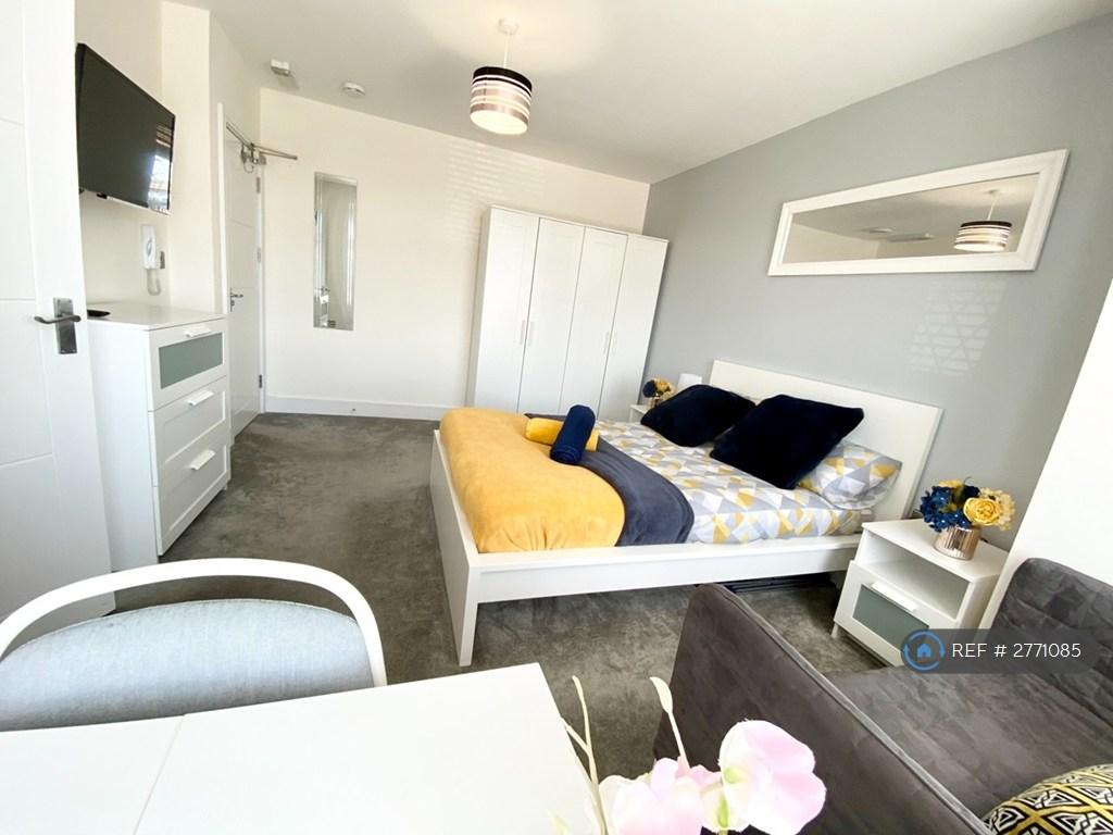 Desk &amp; Bed