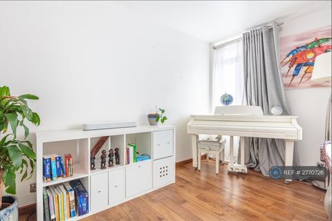 4 bedroom terraced house to rent, Hevelius Close, London, SE10
