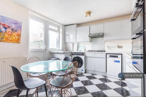 1 bedroom in a house share to rent, Hevelius Close, London, SE10