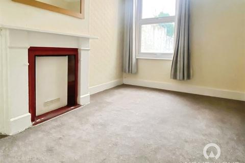 3 bedroom house to rent, Old Road West, Kent DA11