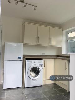 5 bedroom semi-detached house to rent, Durham Close, Guildford, GU2