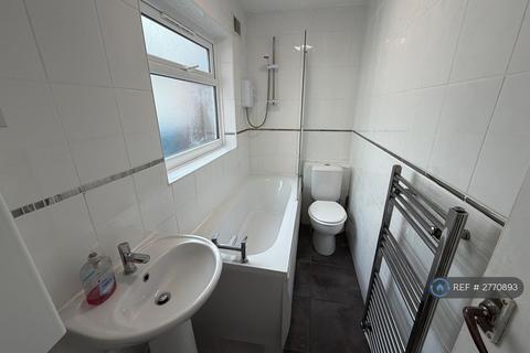 2 bedroom terraced house to rent, Raglan Avenue, Hull, HU5