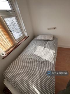 4 bedroom terraced house to rent, Burlington Gardens, Romford, RM6