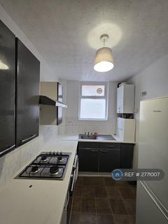 2 bedroom flat to rent, Madeira Road, London, SW16