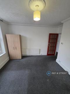2 bedroom flat to rent, Madeira Road, London, SW16