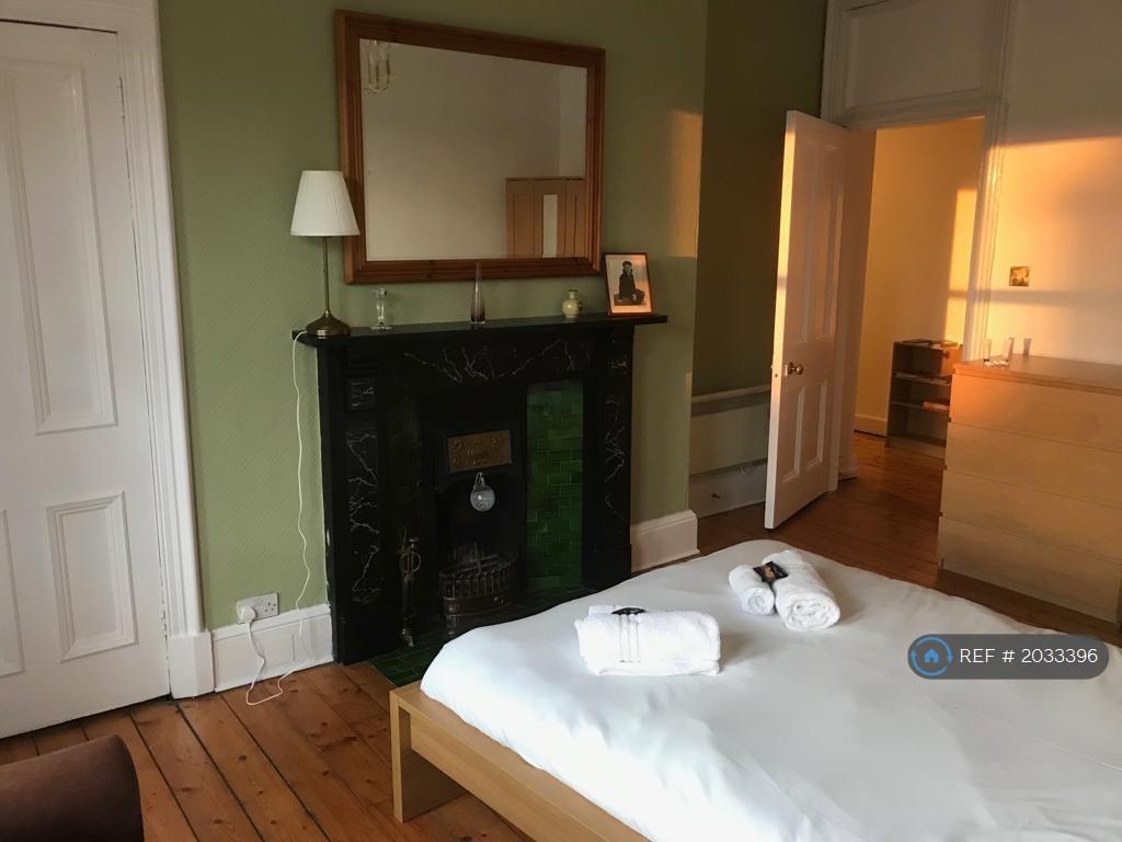 Bedroom With King Size Bed