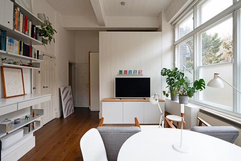 Studio for sale, Adelina Grove, London E1