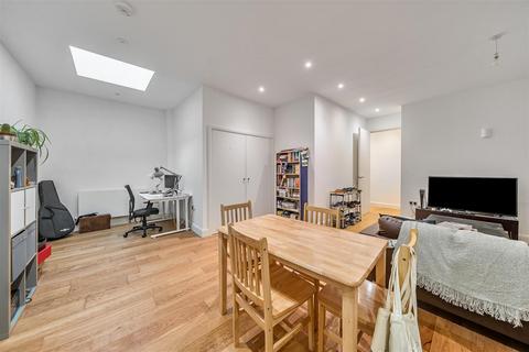2 bedroom apartment for sale, Hornsey Road, London