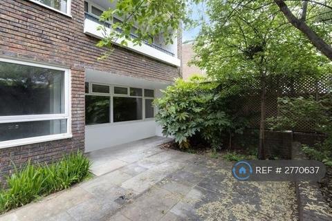 1 bedroom in a flat share to rent, Royal College Street, London, NW1