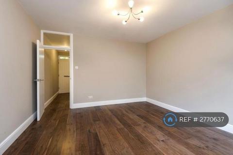 1 bedroom in a flat share to rent, Royal College Street, London, NW1