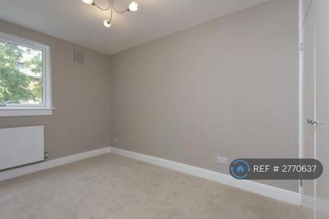 1 bedroom in a flat share to rent, Royal College Street, London, NW1