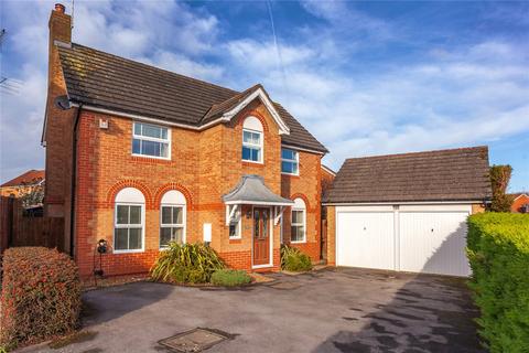 4 bedroom detached house for sale, Hurricane Way, Berkshire RG5