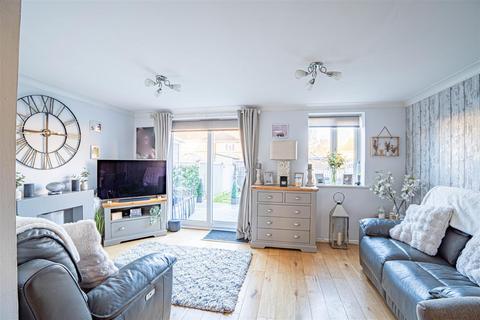 3 bedroom end of terrace house for sale, Honeysuckle Close, St. Leonards-On-Sea
