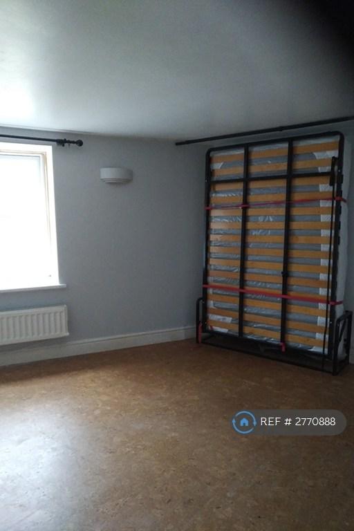 Studio Room - Bed Up