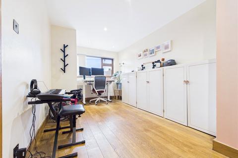 4 bedroom semi-detached house for sale, Brading Way, Purley on Thames, Reading, Berkshire, RG8