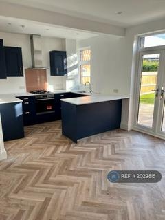 3 bedroom semi-detached house to rent, Gainsborough Road, Crewe, CW2