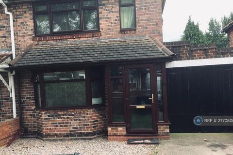 3 bedroom semi-detached house to rent, Carlton Avenue, Wolverhampton, WV11