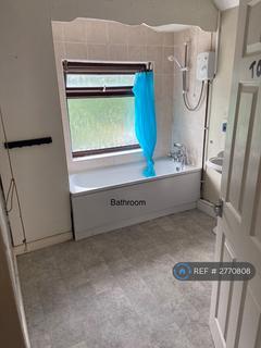 3 bedroom semi-detached house to rent, Carlton Avenue, Wolverhampton, WV11