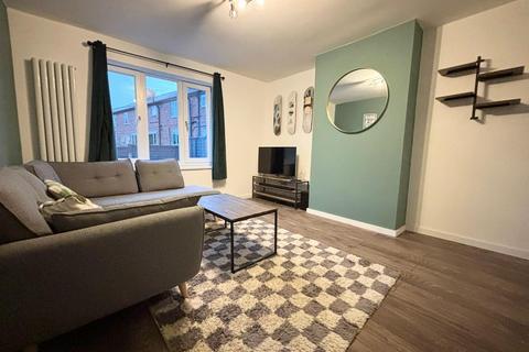 3 bedroom semi-detached house to rent, Longfields Crescent, Hoyland, Barnsley