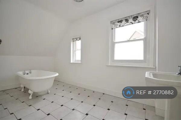 Family Bathroom (Previous Decor)