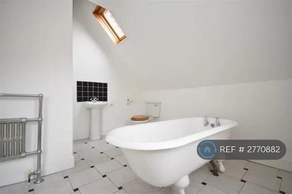 Family Bathroom (Previous Decor)