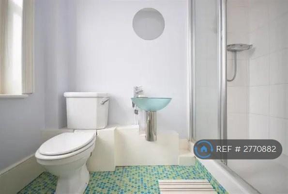 Ensuite To Bedroom 1 (Previous Decor)