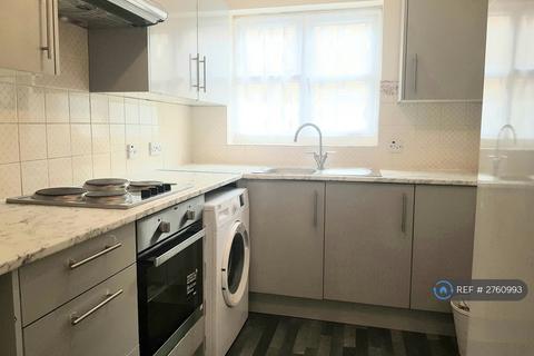 2 bedroom flat to rent, Harewood Court, Harrow, HA3