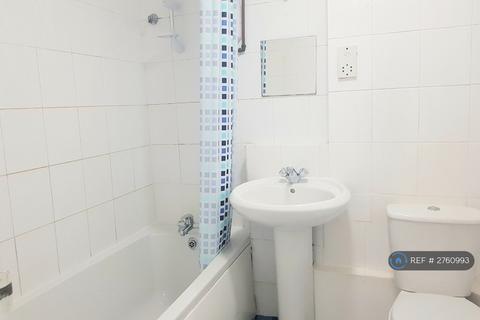 2 bedroom flat to rent, Harewood Court, Harrow, HA3