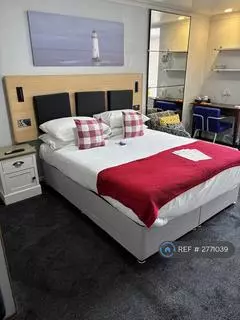 1 bedroom in a house share to rent - Поглед 3