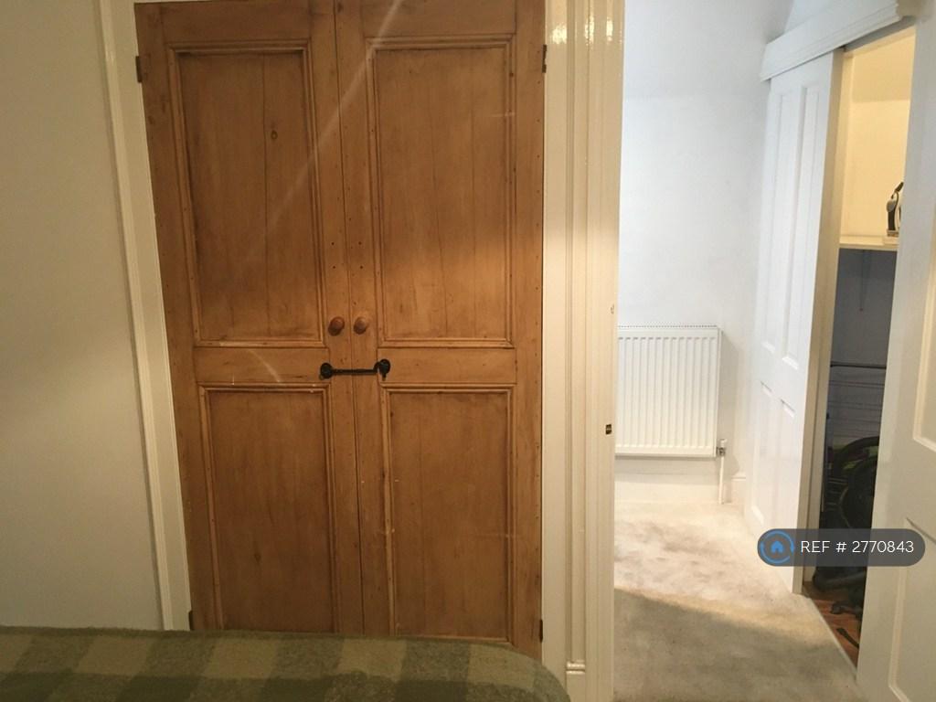 Built In Wardrobe In Bedroom