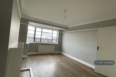 3 bedroom flat to rent, Capel Gardens, Pinner, HA5