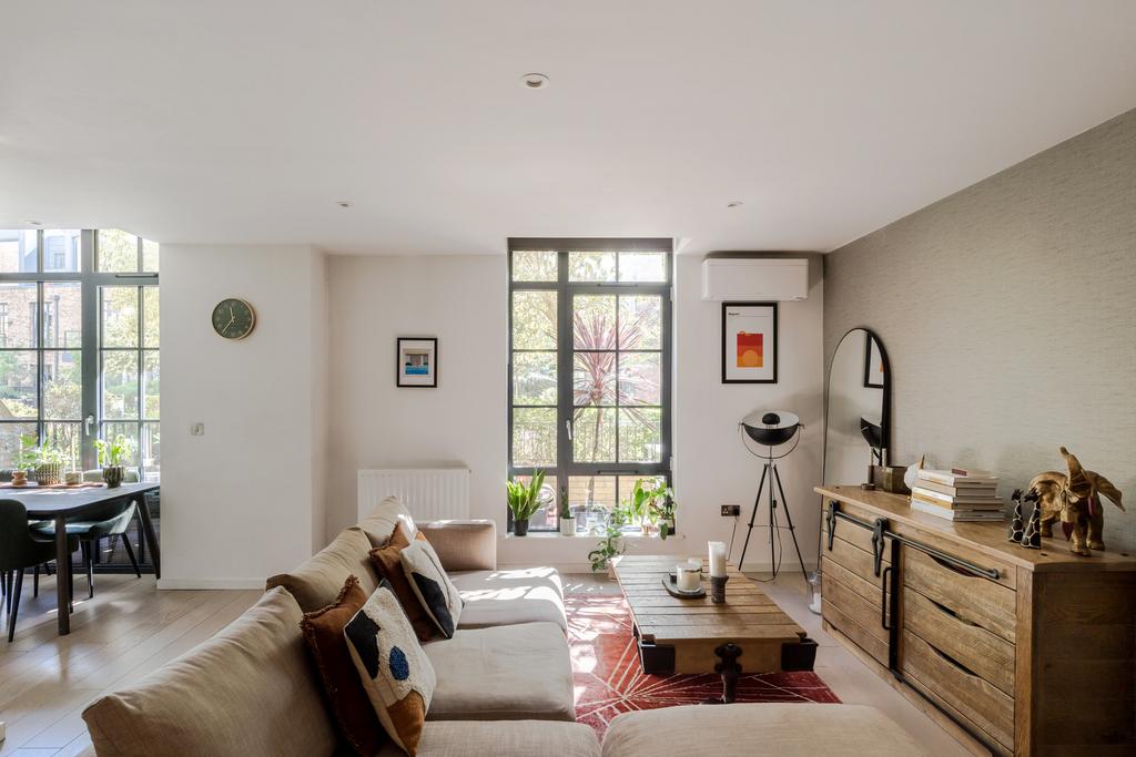 278419 - 2, 7, Valentine Place-44.jpg