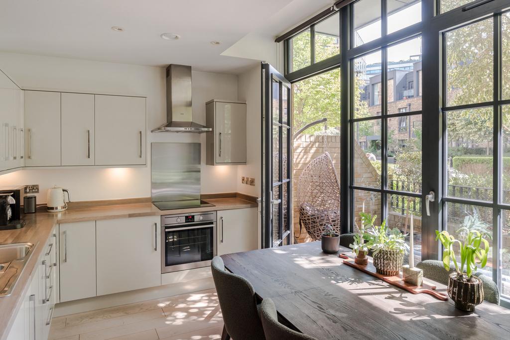 278416 - 2, 7, Valentine Place-41.jpg