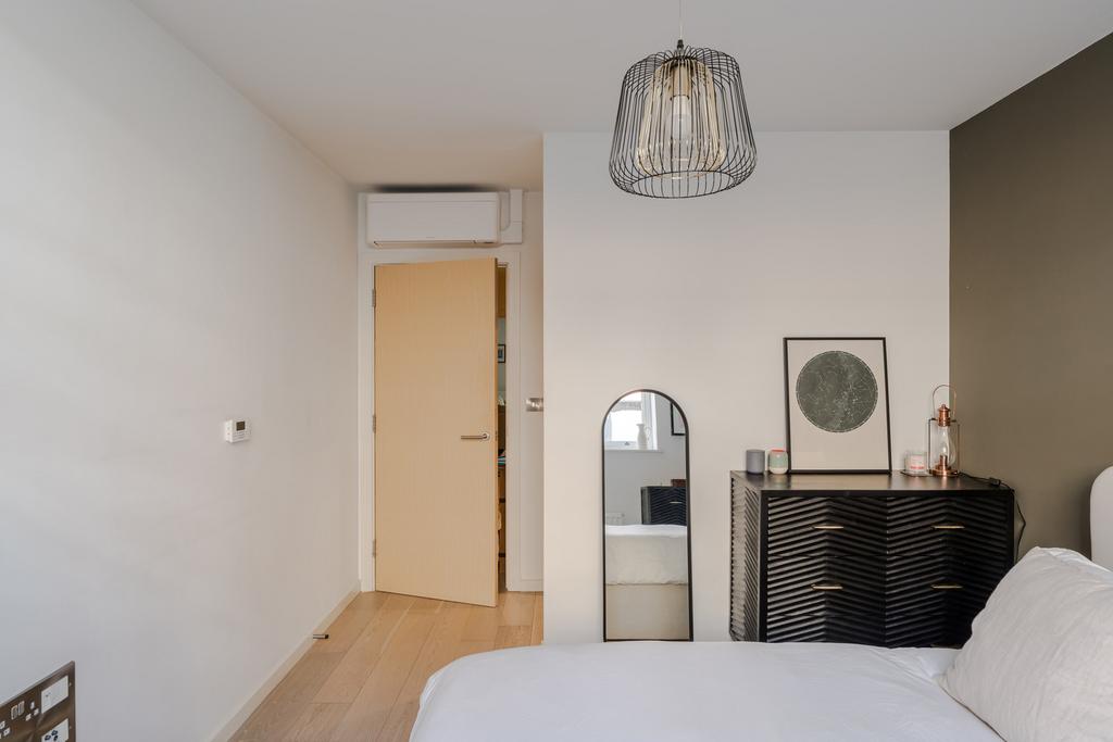 278408 - 2, 7, Valentine Place-33.jpg