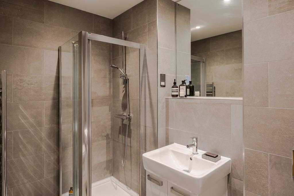 278409 - 2, 7, Valentine Place-34.jpg