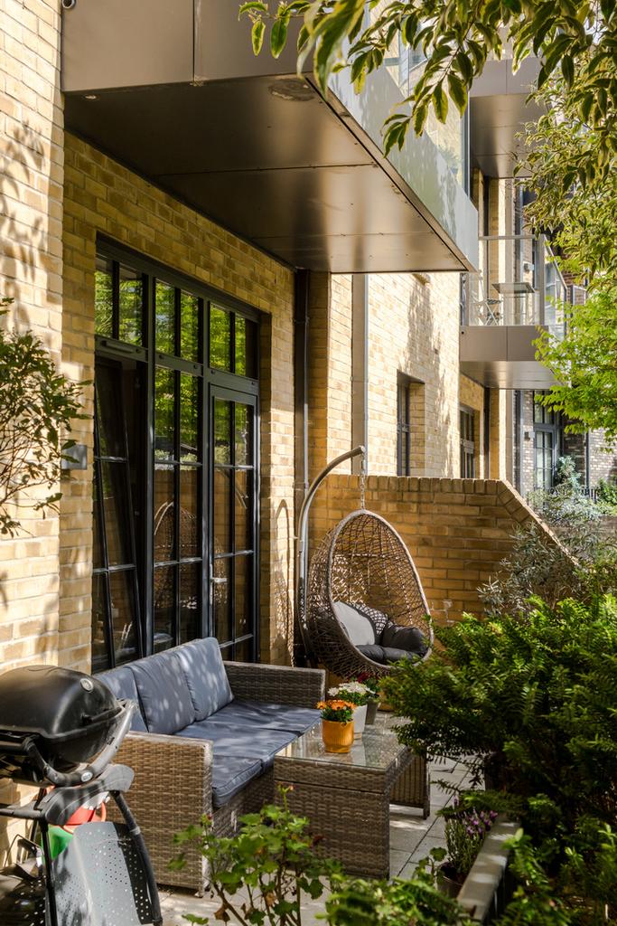 278398 - 2, 7, Valentine Place-23.jpg