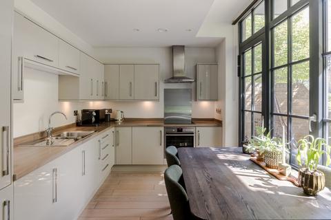 undefined, Valentine Place, London SE1