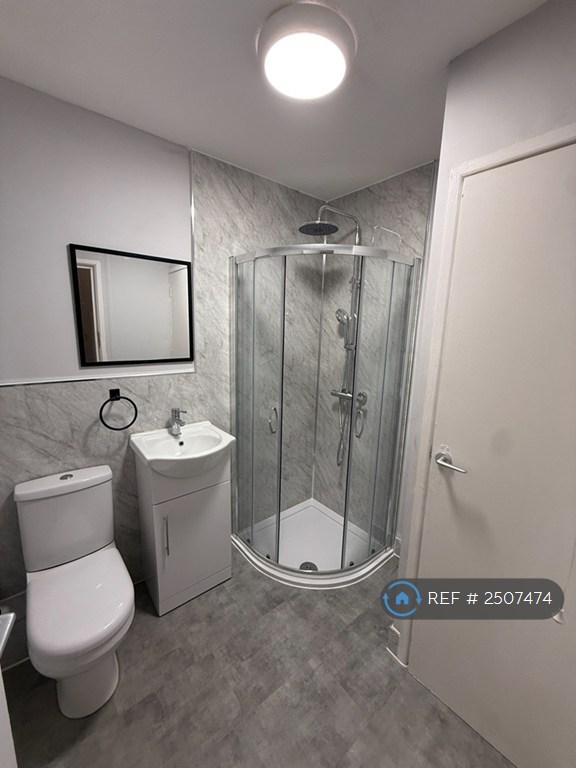 Bathroom-Rooms 3 &amp; 4