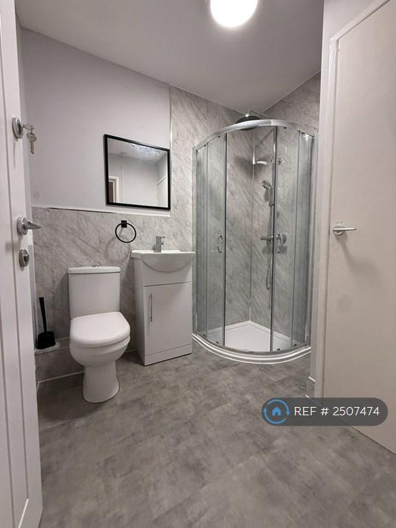Bathroom-Rooms 3 &amp; 4
