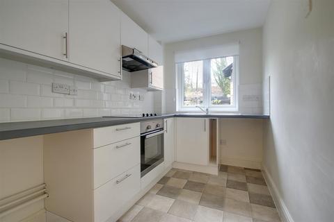 2 bedroom apartment to rent, Lakeview, Railway Terrace, Kings Langley