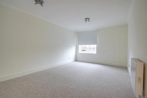 2 bedroom apartment to rent, Lakeview, Railway Terrace, Kings Langley