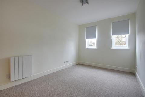 2 bedroom apartment to rent, Lakeview, Railway Terrace, Kings Langley