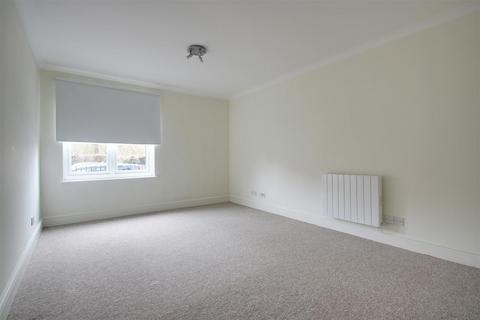 2 bedroom apartment to rent, Lakeview, Railway Terrace, Kings Langley