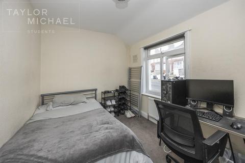 4 bedroom terraced house to rent, Kimberley Road, Brighton