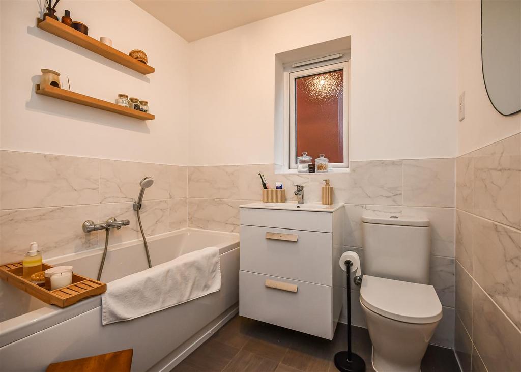 61 Foxglove Way-02.jpg