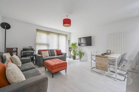 2 bedroom flat to rent, 18 Mostyn Grove, London E3