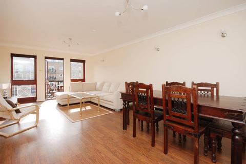 4 bedroom flat for sale, Goodhart Place, Limehouse, London, E14