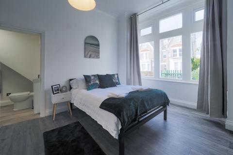 2 bedroom flat to rent, Harlesden, Brent NW10
