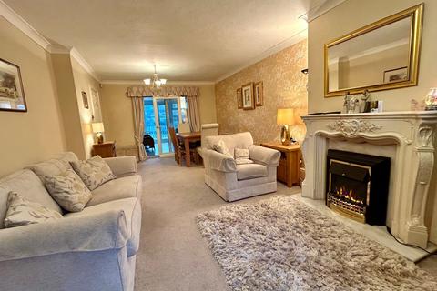 4 bedroom semi-detached house for sale, Fell Lane, Keighley, BD22